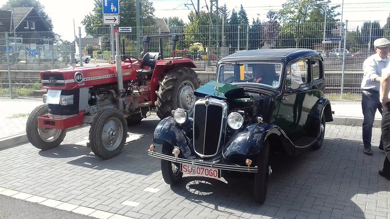 Traktor und Oldtimer